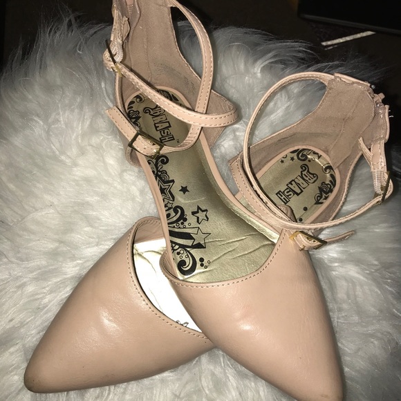 Nude Pointed Flats - Picture 1 of 4